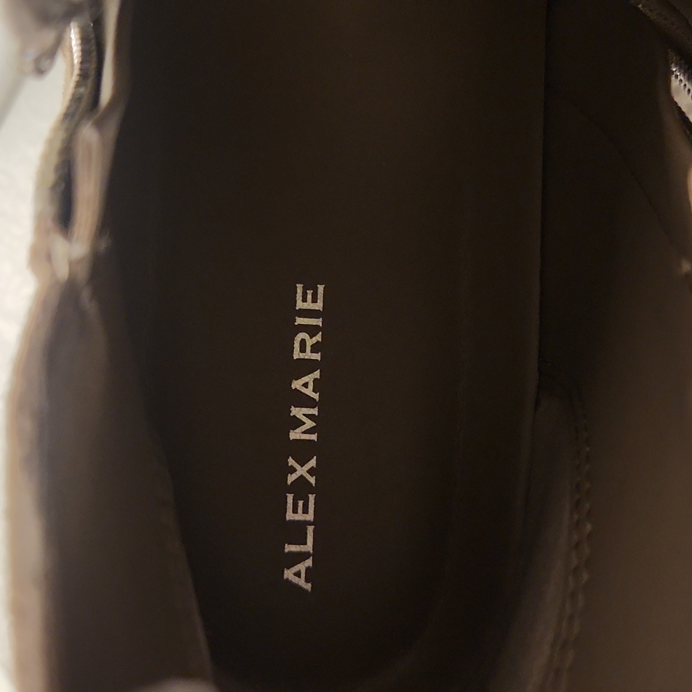 ALEX MARIE WOMEN'S CAMEL ANKLE BOOTS. SIZE 9.5 - Picture 9 of 11